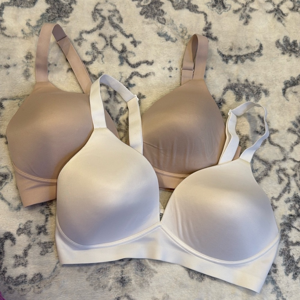 *Two* Bali Comfort Revolution Soft Touch Perfect T-Shirt Wireless Bra Medium